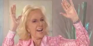 JAJAJAJA QUE PELOTUDA INFUMABLE CATALINA Y QUE BIEN EL CHINO. POR FIN HIZO ALGO BIEN 

#GranHermano