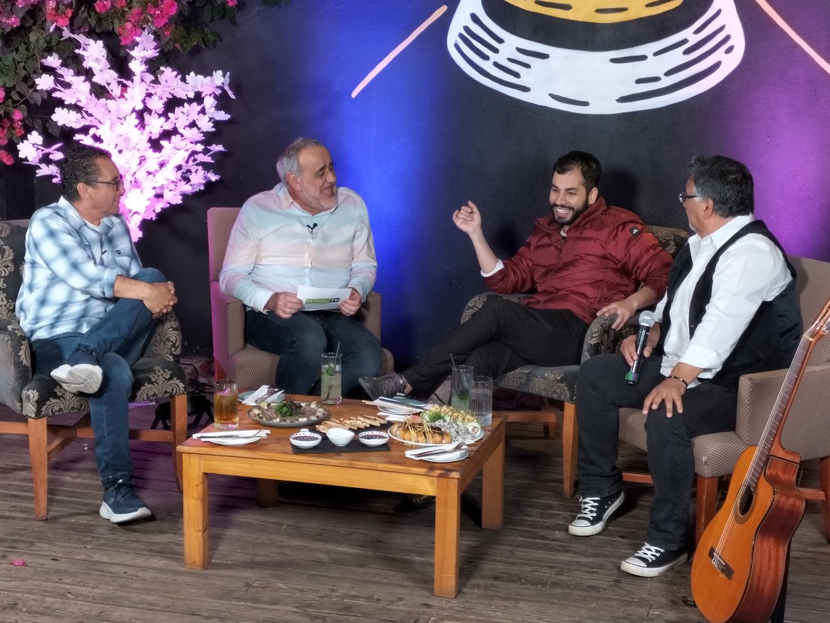 MiRadiols's tweet photo. Renato Garín: "El lobbista es un insider... sale desde dentro del estado".

"El lobbista incide en el regulador para emparejar la cancha"

"La ley está hecha a la medida, pero nadie quiere intervenir porque le daña el negocio a los muchachos" https://t.co/qFg2ZW9k6P