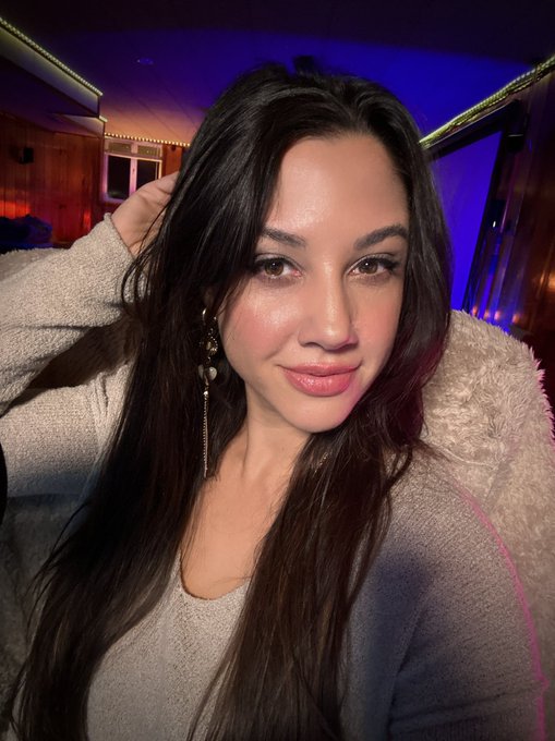 Issa vibe ✨  Live now link below ⬇️ https://t.co/EGyVtbTG3u