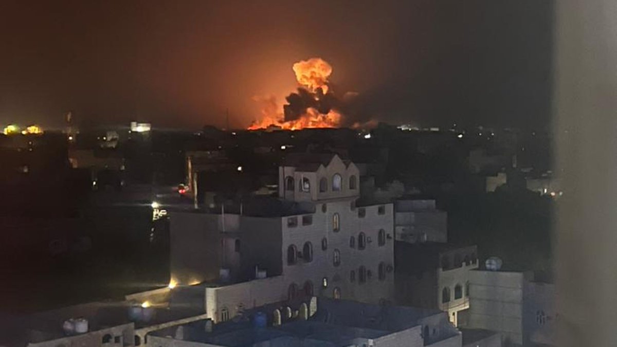 al_mukhbir's tweet photo. President Biden confirms that US and UK military forces, with support from other allies, conducted strikes against targets in Yemen used by Houthis.
#YemenConflict #USandUK #MiddleEast #InternationalAllies #Bided #HouthiStrike #RedSea #Iran #Earthquake #Ecuador #America #Qatar https://t.co/GzHNJDWuMA