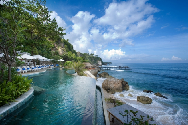 kclogo's tweet photo. Bali also owns 4 beautiful lakes such as Lake Batur, Lake Beratan, Lake Buyan and Lake Tamblingan. In addition, when you come to Bali, you can also admire the beauty of beautiful beaches and enjoy the most expensive genuine Kopi Luwak coffee in the world. https://t.co/vMtU7sZsng