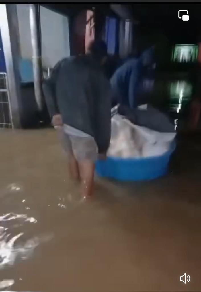 MaulanaTG's tweet photo. @adil_hp21 Betul banjir 😂😂 https://t.co/bXq4ZgwFWv
