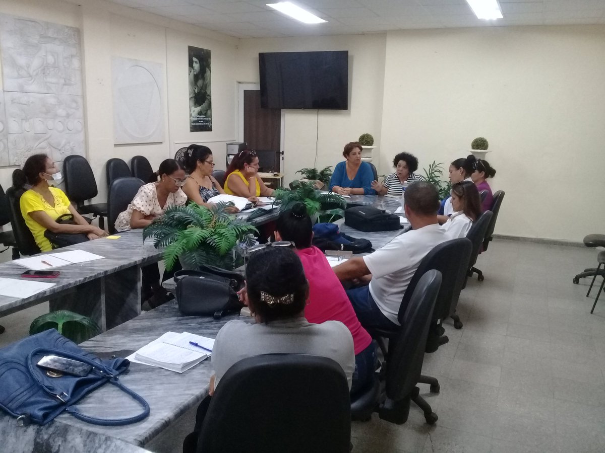 Dra_BDaudinot's tweet photo. Dpto Municipal Medicamentos de conjunto con EMSUME,  @IjvEmcomed y áreas salud realizan reunión trabajo buscando siempre nuevas estrategias. 
#CubaPorLaVida https://t.co/ycTd5ZPY6w