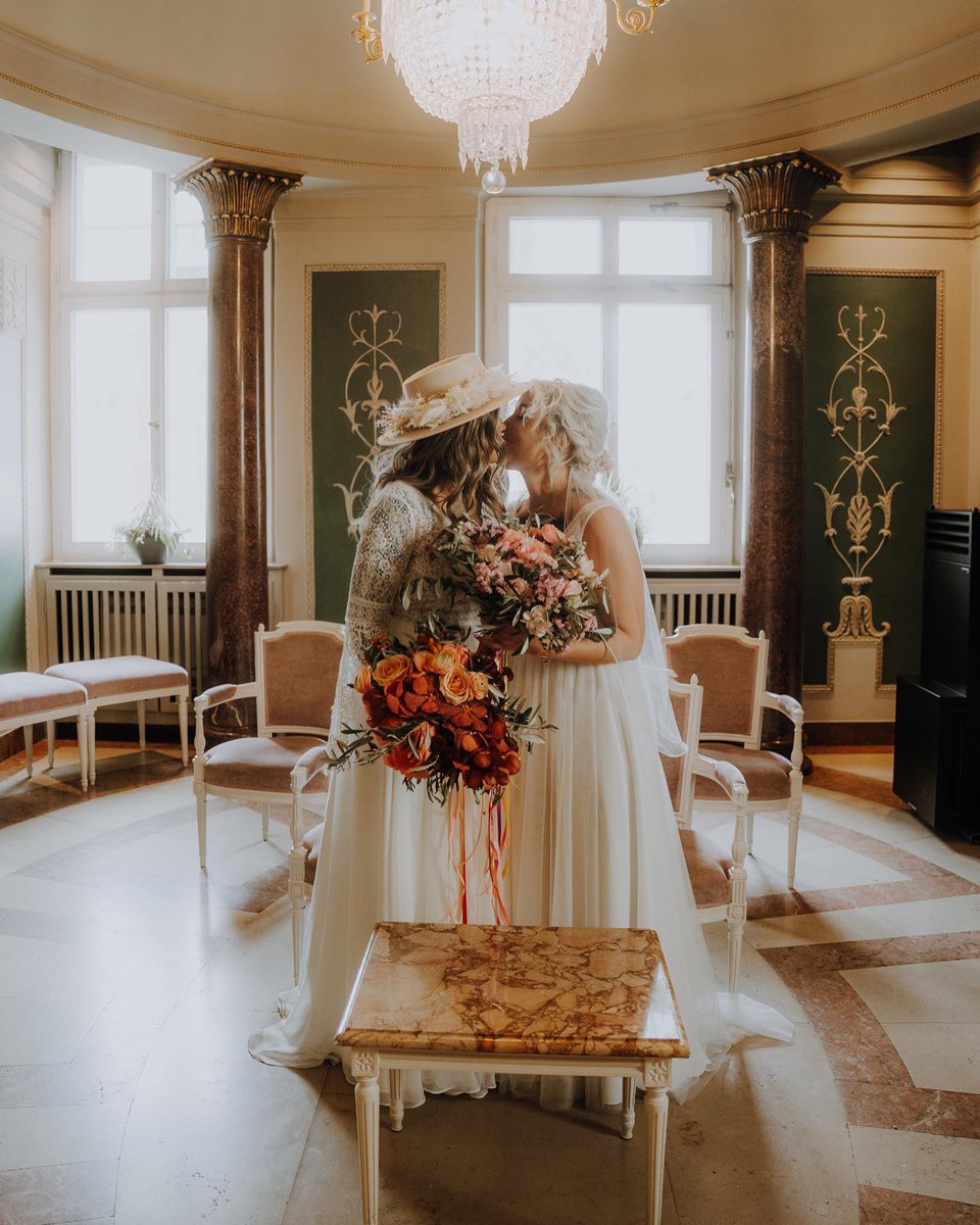 evollgbt's tweet photo. Lovely couple: @wolvesandwoman & @rust_.and._stardust ๐ฉโโค๏ธโ๐ฉ๐
Photographer: @gosea_photography ๐ธ
#weddingdress #weddingphotography #weddinginspiration #lesbiancouples #dancingwithher #lesbianwedding #twobrides #bride #loveislove #love https://t.co/dkiyXC7mmA