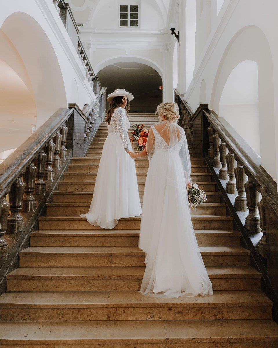 evollgbt's tweet photo. Lovely couple: @wolvesandwoman & @rust_.and._stardust ๐ฉโโค๏ธโ๐ฉ๐
Photographer: @gosea_photography ๐ธ
#weddingdress #weddingphotography #weddinginspiration #lesbiancouples #dancingwithher #lesbianwedding #twobrides #bride #loveislove #love https://t.co/dkiyXC7mmA