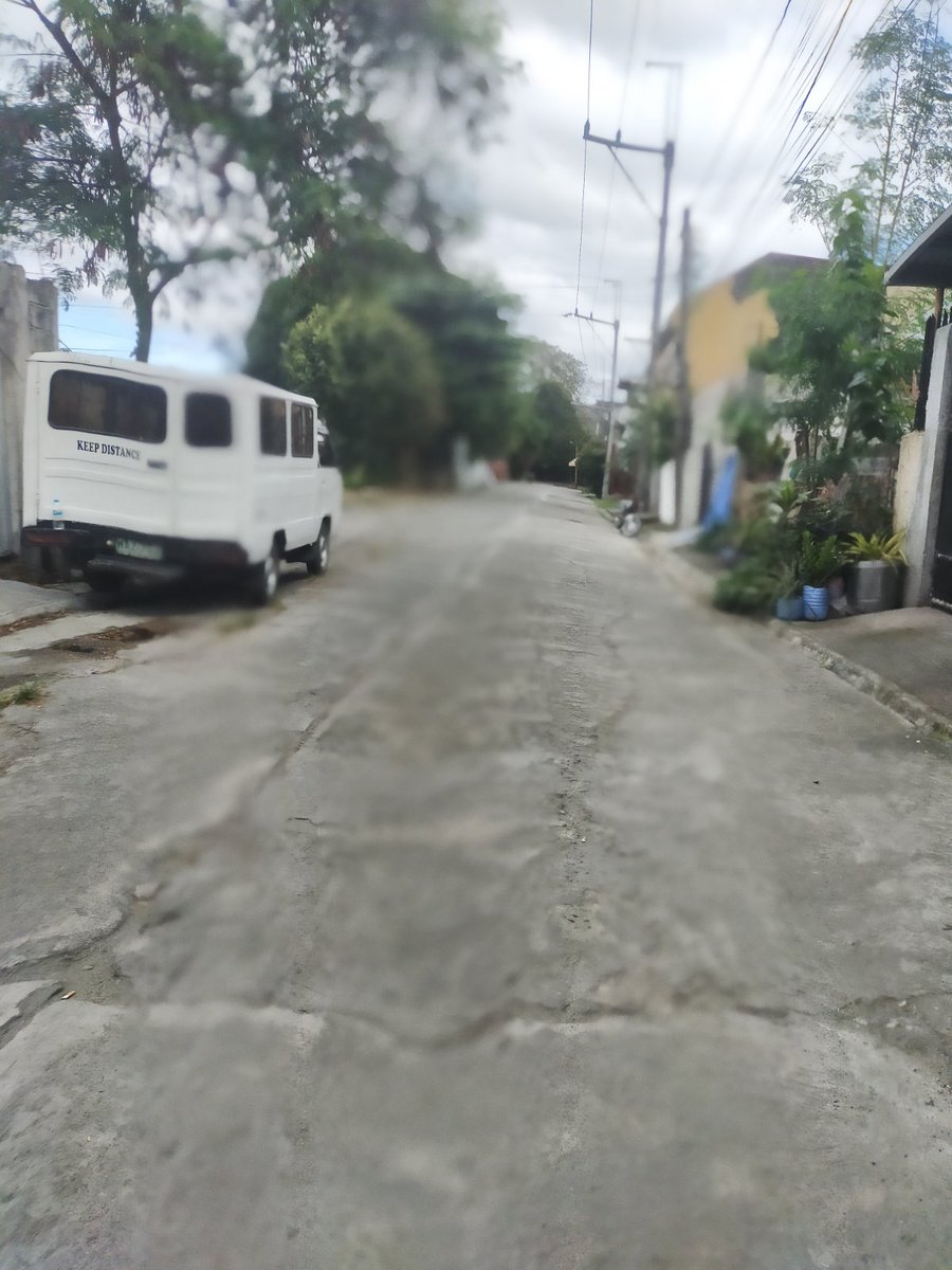 Jeng2x1's tweet photo. Hello po, baket po hanggang ngayon yung mga nakapark sa kalsada sa myad village ph 3 and ph4 ng barangay lawang bato ay hindi napupuntahan ng mga taga traffic? Sira sira na nga po kalasada nakagabal pa yung mga nakapark na sasakyan. @valenzuelacity @wesgatchalian @tmo https://t.co/njYJLEO1TB