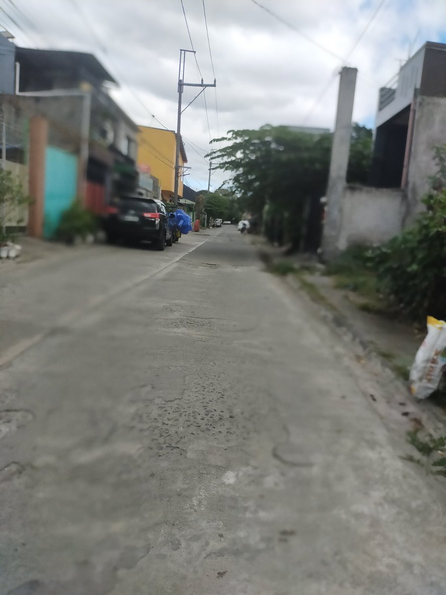 Jeng2x1's tweet photo. Hello po, baket po hanggang ngayon yung mga nakapark sa kalsada sa myad village ph 3 and ph4 ng barangay lawang bato ay hindi napupuntahan ng mga taga traffic? Sira sira na nga po kalasada nakagabal pa yung mga nakapark na sasakyan. @valenzuelacity @wesgatchalian @tmo https://t.co/njYJLEO1TB