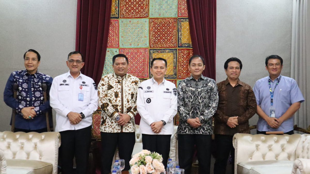ptpn_7's tweet photo. PTPN I Reg.7 Membangun Relasi dengan Bendera Baru--> Perubahan Organisasi kinerja operasional PTPN I Regional 7 dituntut untuk lebih optimal. 
@holding_ptpn 
#ptpn1regional7
#ptpn
#bumnuntukindonesia https://t.co/3nRQYVZlzb