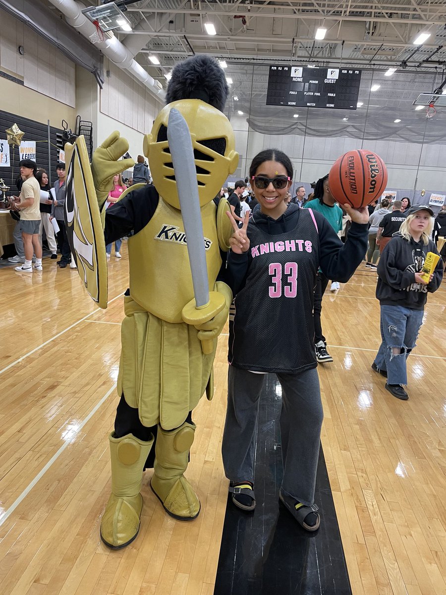 GNHSActivities's tweet photo. Great night welcoming our incoming freshmen! Welcome to NORTH!!! 🖤🤍💛 @GNHSAthletics @D127GetsReal @GrayslakeNorth https://t.co/V5Tx7VQ2qo