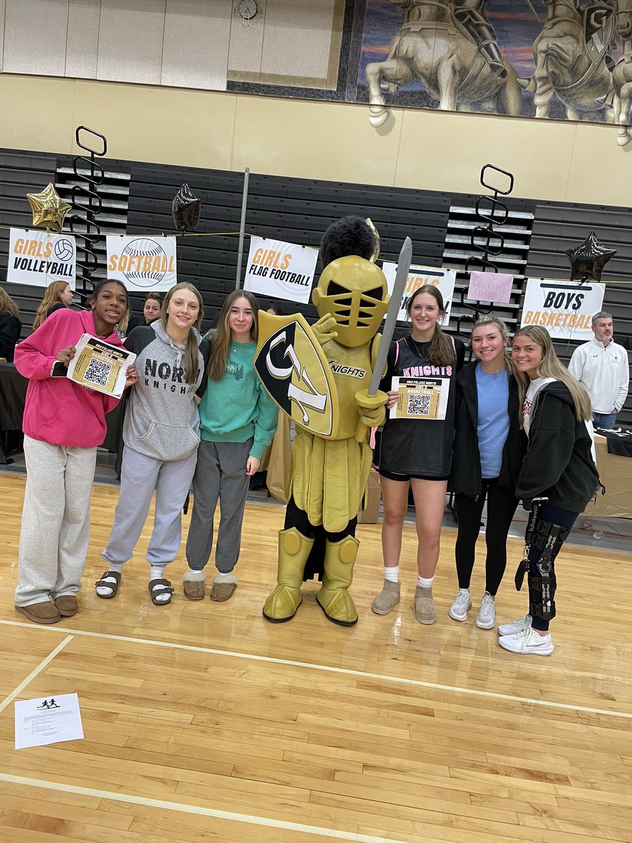 GNHSActivities's tweet photo. Great night welcoming our incoming freshmen! Welcome to NORTH!!! 🖤🤍💛 @GNHSAthletics @D127GetsReal @GrayslakeNorth https://t.co/V5Tx7VQ2qo