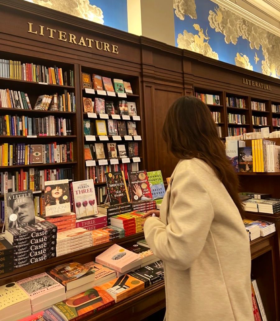 iampaolamedina's tweet photo. «Vivimos para los libros, una dulce misión en este mundo dominado por el desorden y la decadencia».

Umberto Eco ✍️ https://t.co/PjDM8cJggX