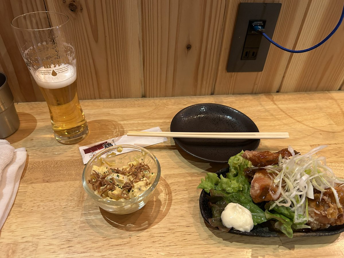 patthann5243's tweet photo. 昨日は昼から1人飲み〜。飲む予定じゃなかったんだけど、いつものご飯食べてるところ閉まってたからつい、、、 https://t.co/SpuA79WGfc