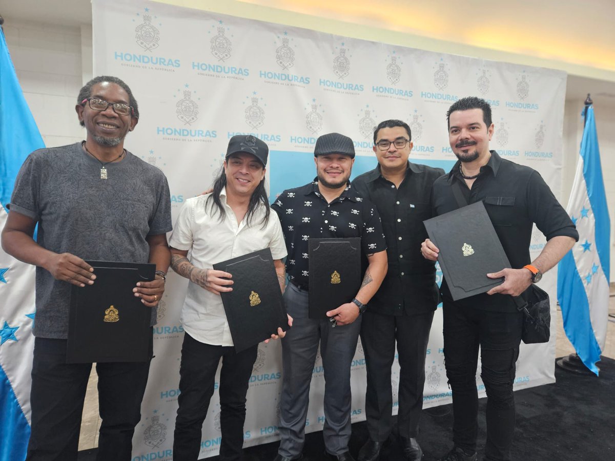 gtorreszelaya1's tweet photo. FELICIDADES @CafeGuancasco y @diablosnegroshn por su merecido nombramiento cómo EMBAJADORES CULTURALES y Felicidades a todos los Embajadores, Embajadoras y todo el Personal de la @CancilleriaHN por su infatigable labor. ¡FELÍZ DIA DE LA DIPLOMACIA HONDUREÑA! 11 de enero de 2024. https://t.co/V7zPGAZN9v