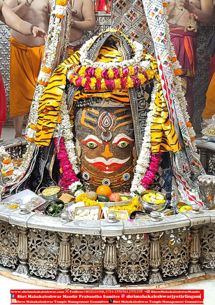 jaisinghumath's tweet photo. *🙏🌹जय श्री महाकाल 🌹🙏*
*श्री महाकालेश्वर ज्योतिर्लिंग का आज का भस्म आरती श्रृंगार दर्शन*
*🔱पौष शुक्ल पक्ष प्रतिपदा  स. 2080 (शुक्रवार) 12 जनवरी 2024 🔱*
*🌹ॐ नमः शिवाय*🌹🙏💐
#Mahakaleshwar #mahakal https://t.co/X9q2aH2nhV