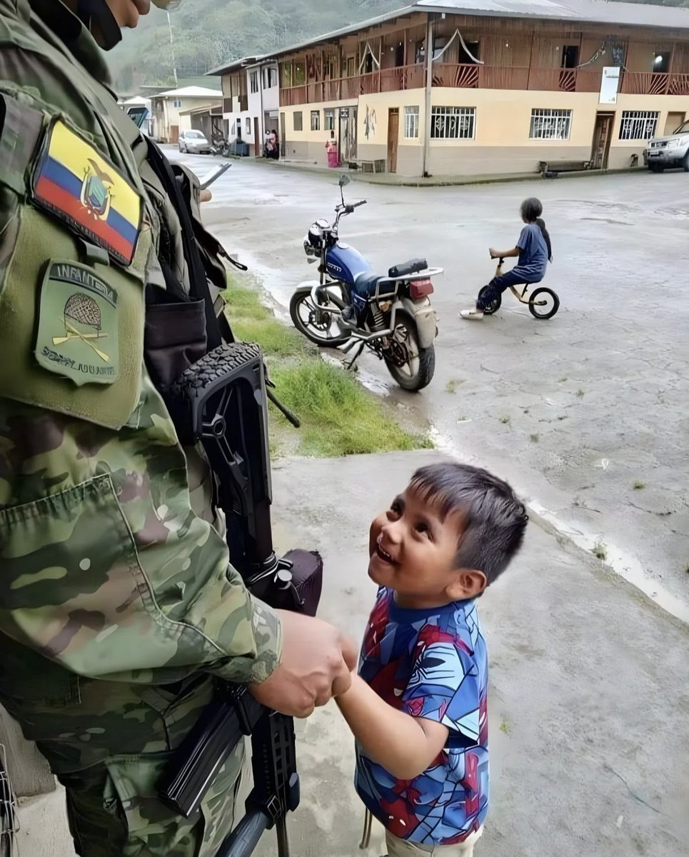 anto_v25's tweet photo. Tenemos esperanza, confiamos en ustedes. Dios protege a Ecuador. https://t.co/MWLePE5Lpv