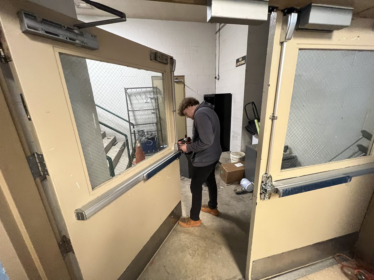 Austin_Locks's tweet image. Installing some new von duprin 99 series Svr