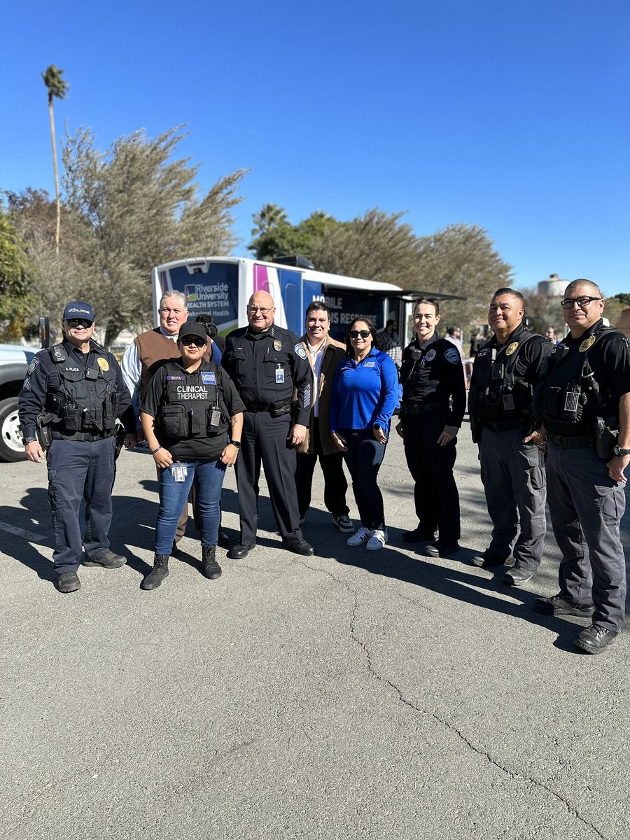 Indiopd's tweet photo. The Resource Fair for the unsheltered at Miles Parks today was a success! Thank you to all of our partnering agencies who provided services and everyone who came out in support. #ourcommunityourcommitment #indiopolice #resourcefair @CityofIndio https://t.co/lZWDE4CB5m