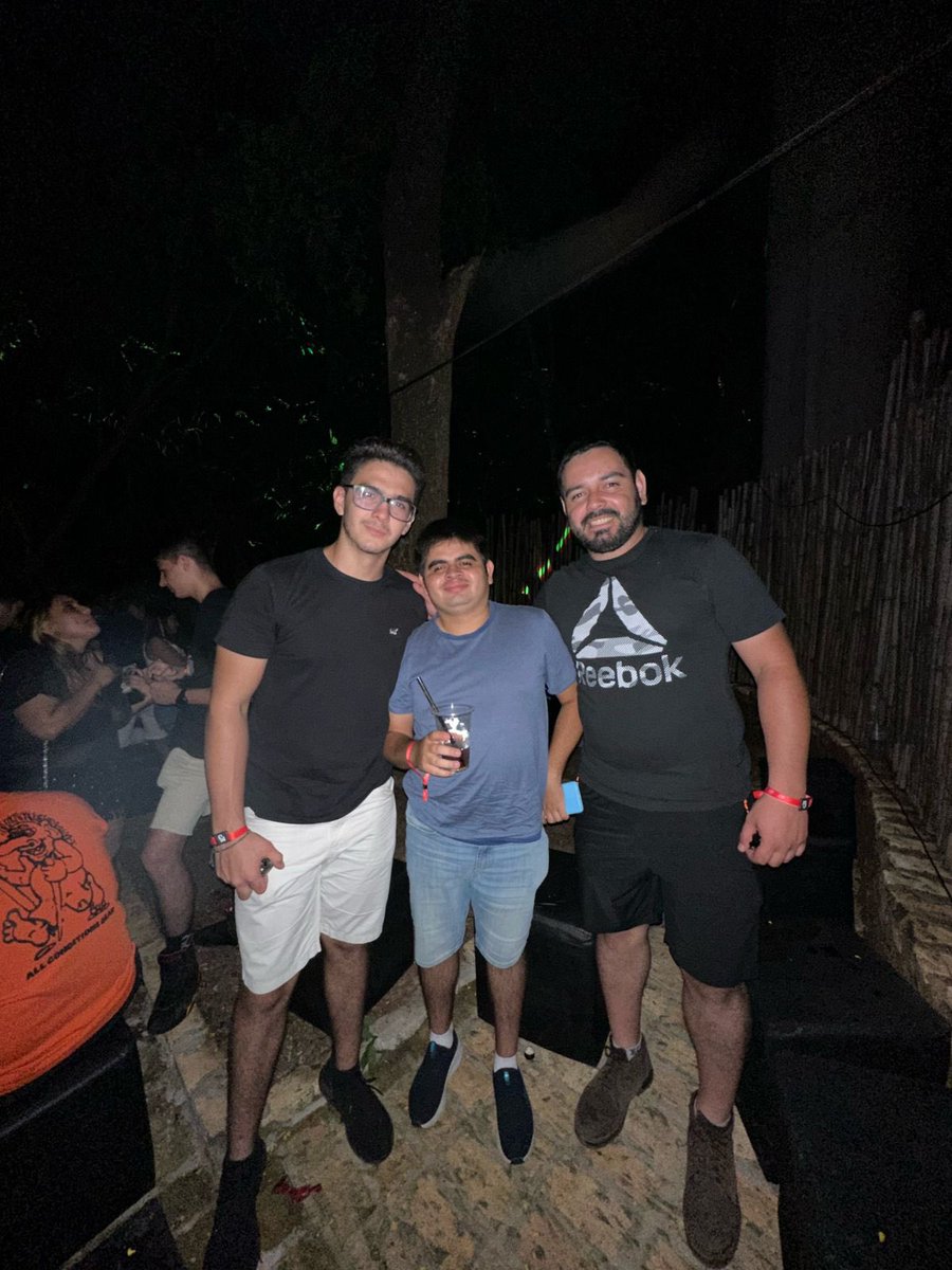 juangauto's tweet photo. Los pibes🍺 https://t.co/vzK3NHqmU2