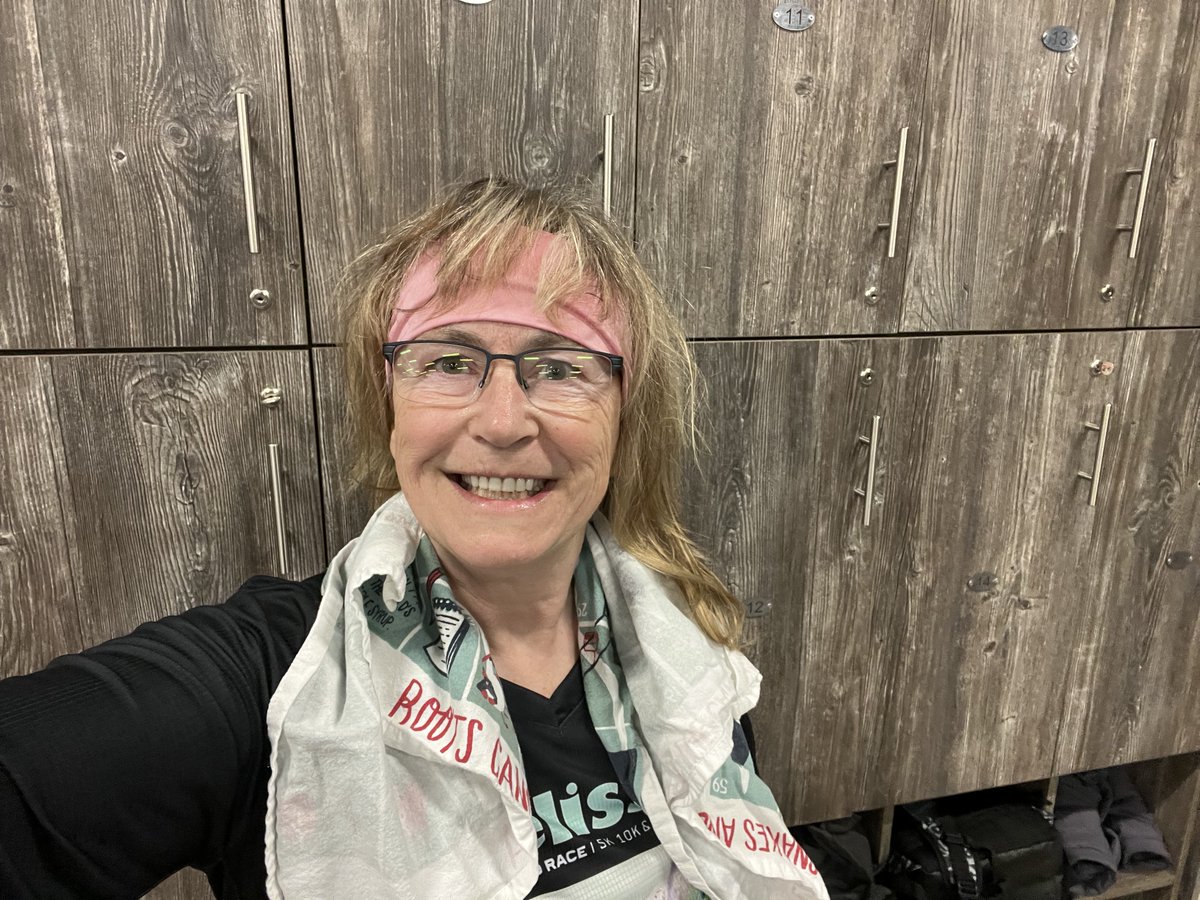 Denise13F's tweet photo. Day 1\21 bootcamp days my way @snapfitness
The pic of us @Tim13S on the treadmills reminds me of back in 2007 at "Chameleon" fitness centre. We were training for our 1st #halfmarathon & here we are -50 windchill in January 17years later doing the same. #werun2gether #running https://t.co/dtBqNG6Gmo