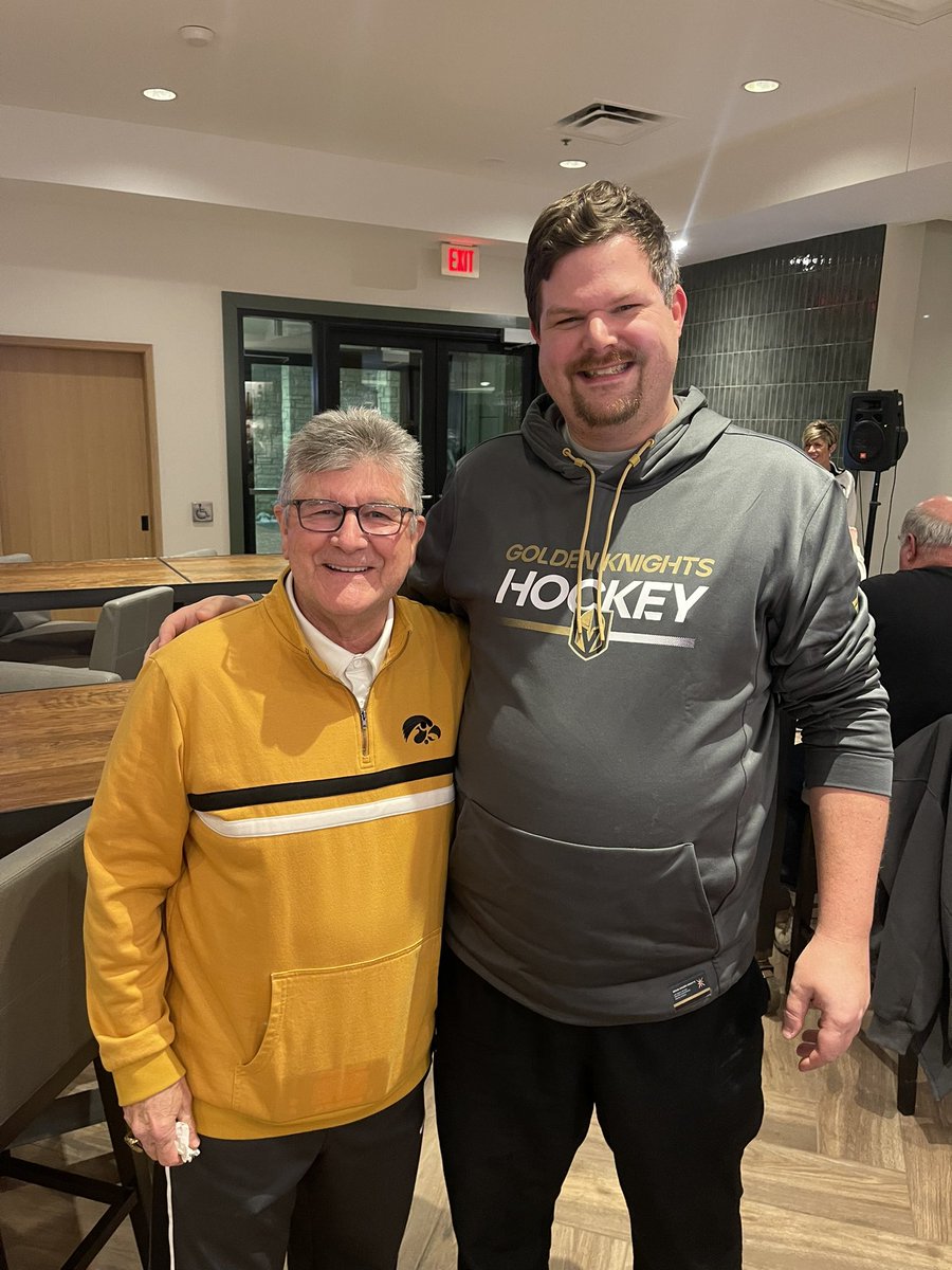 BSwan89's tweet photo. Met the goat @GaryDolphin at Hawk Talk. Hoping for a picture with @CoachMccaffery  next!! https://t.co/xOXhkP7QmP