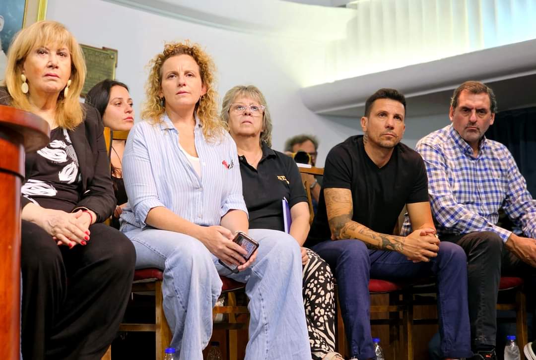 CronicaSindicaL's tweet photo. #REGIONALESCGT #PLENARIONACIONAL Contundente apoyo de más de 70 DELEGACIONES de todo el país a "la estrategia y acción de la CGTRA" al PARO y MOVILIZACIÓN del 24 de enero en rechazó al DNU y la LEY OMNIBUS. @hectordaer @pablomoyano_ok @DeportesCGTok 
https://t.co/P9i653VXuL https://t.co/pgB1t6j9DZ
