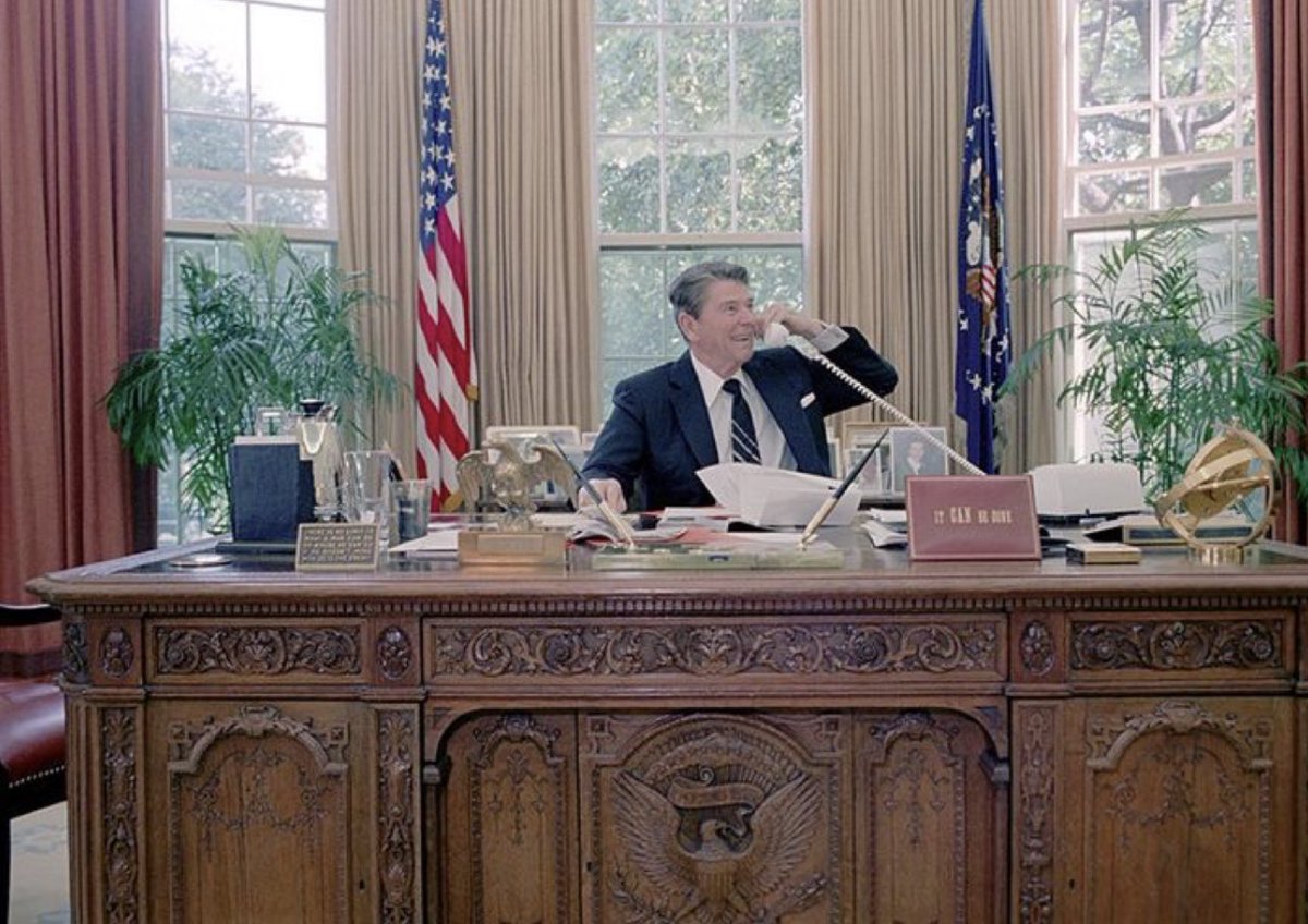 thermoware's tweet photo. Landline. 📞 Probably calling members of Congress, in both parties, and getting a budget or tax package passed. #Eighties #RegularOrder https://t.co/FNuYvA49bP