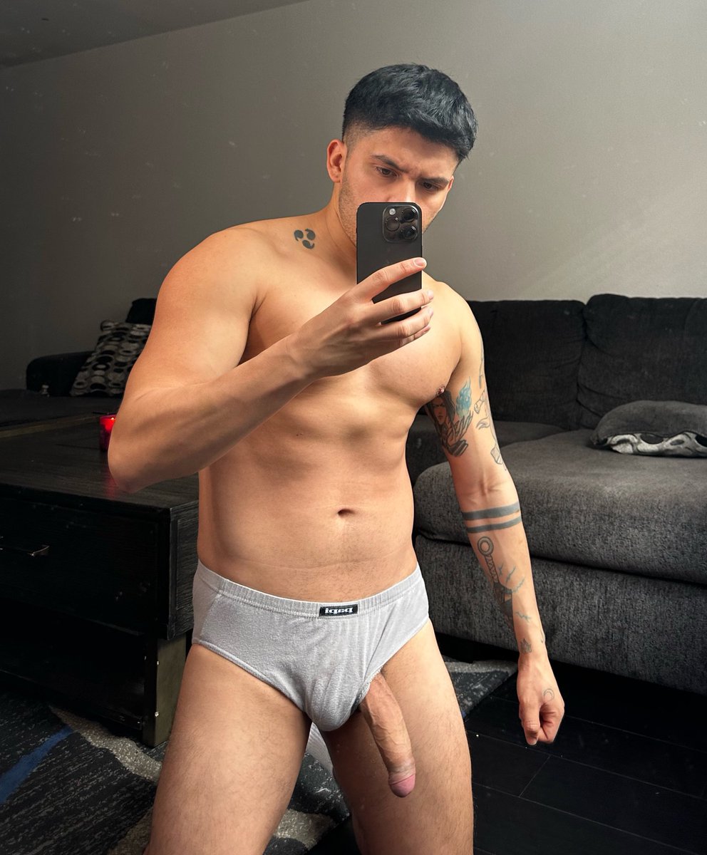 IvanKingOfScots's tweet photo. Hung boyfriend anyone? https://t.co/8TtGi5Eznr