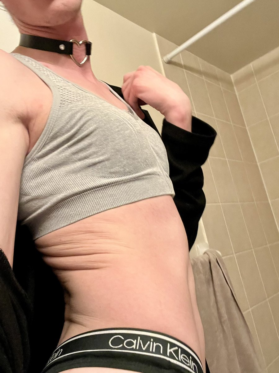 beth1_sissy's tweet photo. Lazy day outfit, what do you think?👅#sissy #Femboy https://t.co/UjazTNKJLP