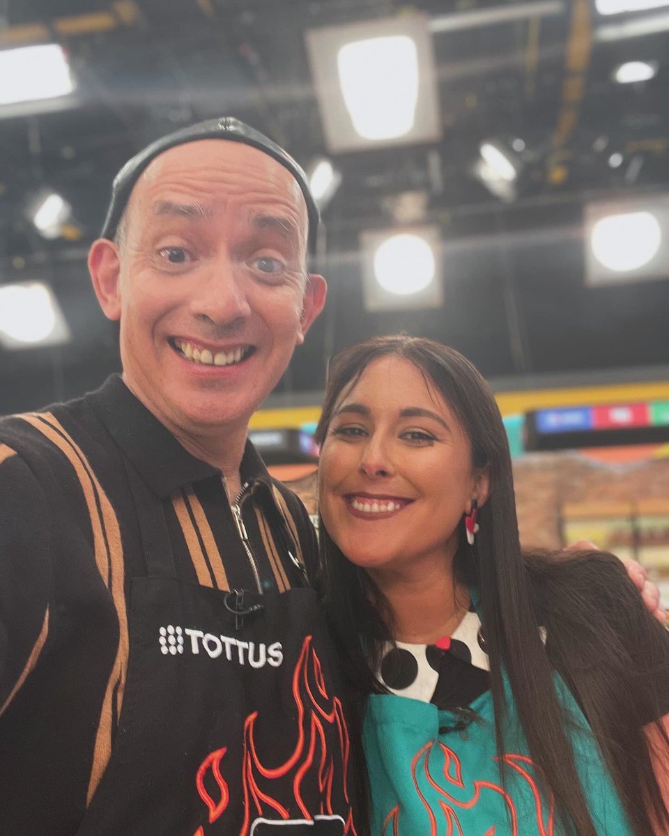 christianysla's tweet photo. ¡Con mi invitada de hoy! 😊

#elgrancheffamosos https://t.co/fxuCMDmL7V