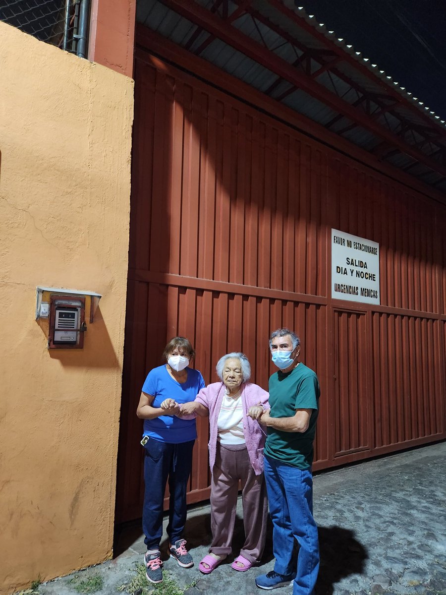 Velenobel's tweet photo. Adulto mayor de 92 años no la recibe Asilo de Nuestra Señora del Camino de Fundación de Ayuda a la Ancianidad IAP @FAA_CasaHogar  donde vive hace mas de 20 años. Recién operada @AztecaNoticias
@Javier_Alatorre 
@PacoZeaCom 
@CiroGomezL 
@MollinedOficial 
@DeniseMaerker @CNDH https://t.co/Mj32fpQR2e