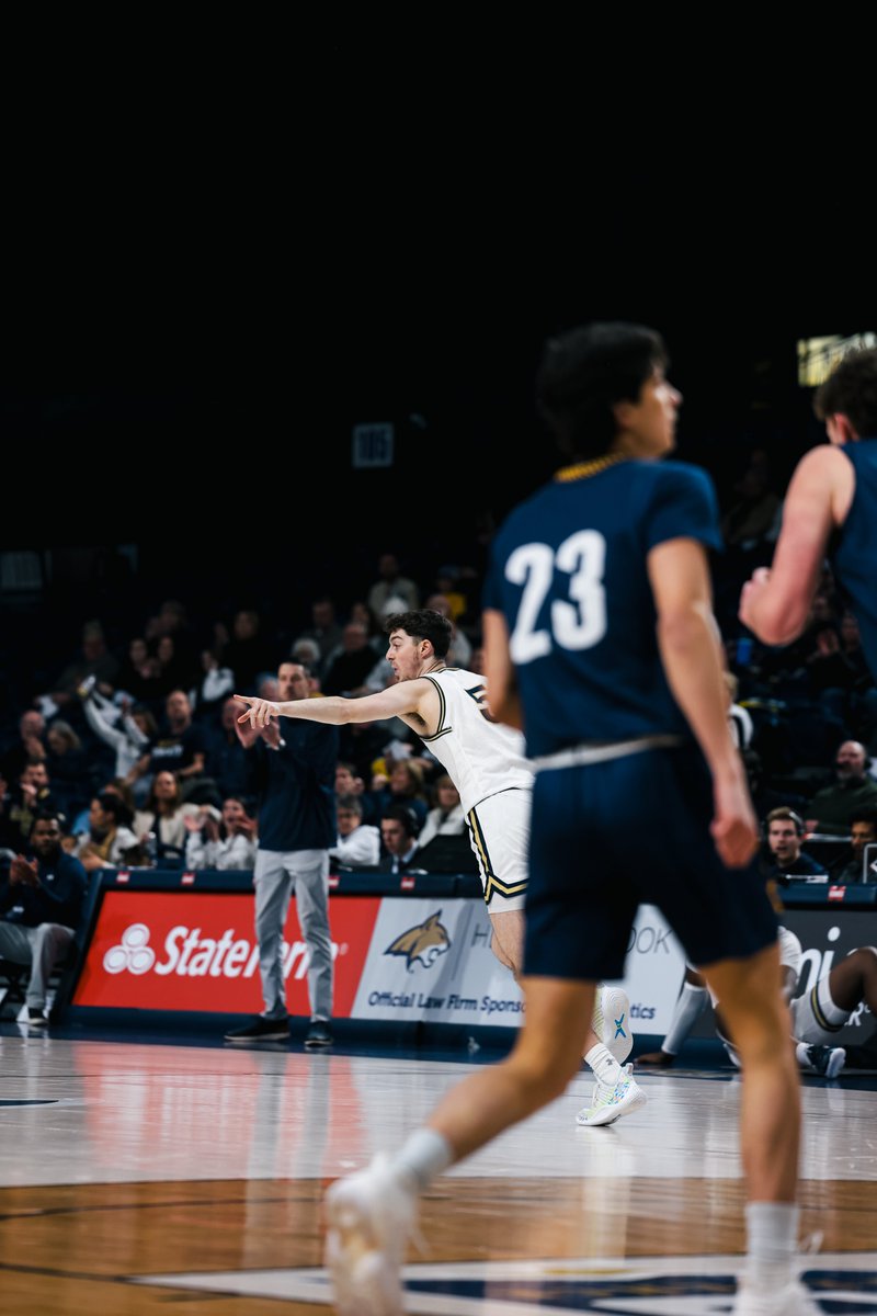 Hold the follow through 🎯

<a href="/JadenGeron/">Jaden Geron</a> | #GoCatsGo