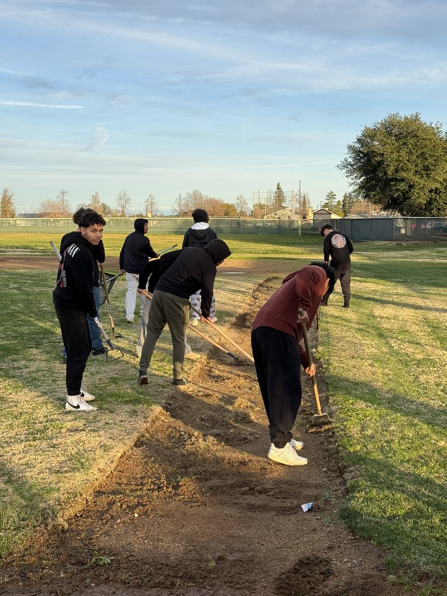 panthers_fhs's tweet photo. Our guys working hard to prep the field for the greatest show on dirt version 2024! @ABCA1945 @deric_quigley @DerrickSmtih9 #oneteamonegoal #baseball2024 #BaseBa ll https://t.co/xXEstY79uD