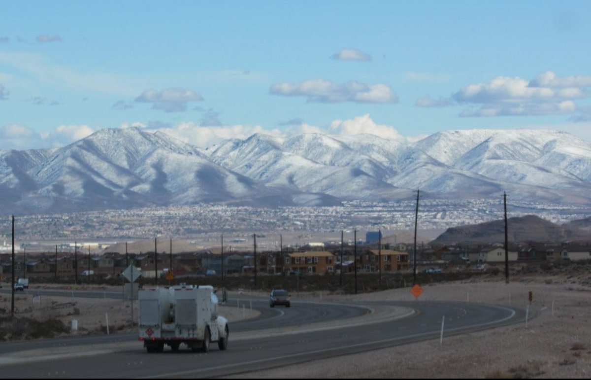 elguerolanchero's tweet photo. #vegas #snow #vistas #cold #weather #yearspast #memories Las Vegas, the views from my archives https://t.co/q2TXXGFqD0