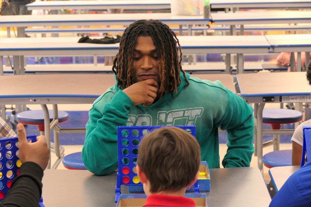 There's more to playing with the kids after school than just a game. It's a wonderful way to give back to the community and let the children know that they are appreciated. Consider giving your time this semester with edfoundationac.org  @FL_Victorious #FVFoundation