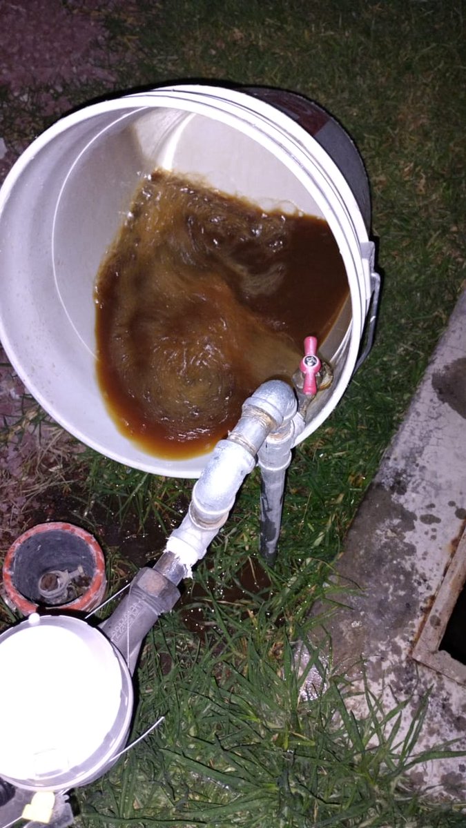 IvetteR02766780's tweet photo. @CAASIM, Así la condición del agua en Viñedos Señeros, privada Alsacia en municipio de Zempoala, no es agua nada potable, vecinos ya levantaron reportes y ustedes no han dado solución, 
Es imposible poder tener una calidad de vida Sana con esta situación #QueremosSolucion https://t.co/JUnsQd4luB