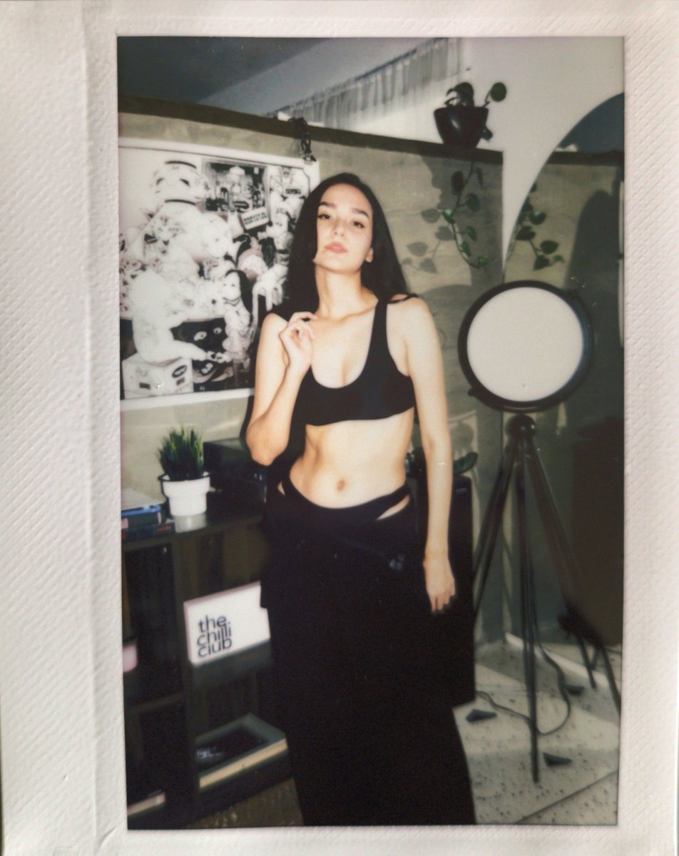 Natural, beautiful, real...⁣⁣⁣
⁣⁣⁣
💎 ⁣Instax Girls x Rafael Mesa. 
🔥 Muse: Belkis
🏠 Location: Amira Studio
⁣⁣⁣
#instax #instantfilm #fujifilm #film