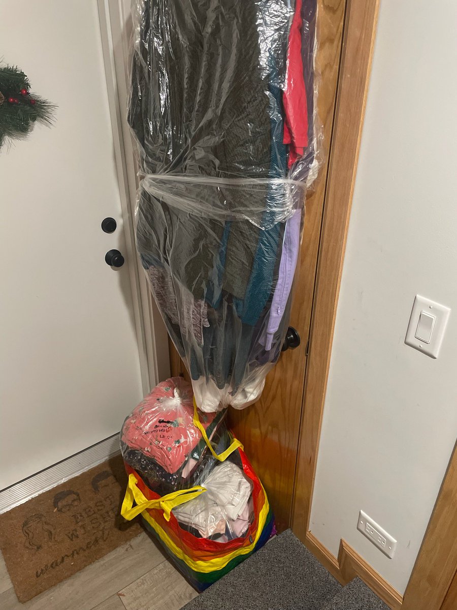 CaneAndCanines's tweet photo. After coming home from a zillion days in the hospital, all my focus went to staying alive, &amp; none went to laundry… so my laundry built up.
In 24 hours, Donisha from @poplin_co turned 47 lbs of stress &amp; overwhelm into 4 neat little bags of washed/folded/hung clothing. Thank you! https://t.co/UiOTT8p7n3