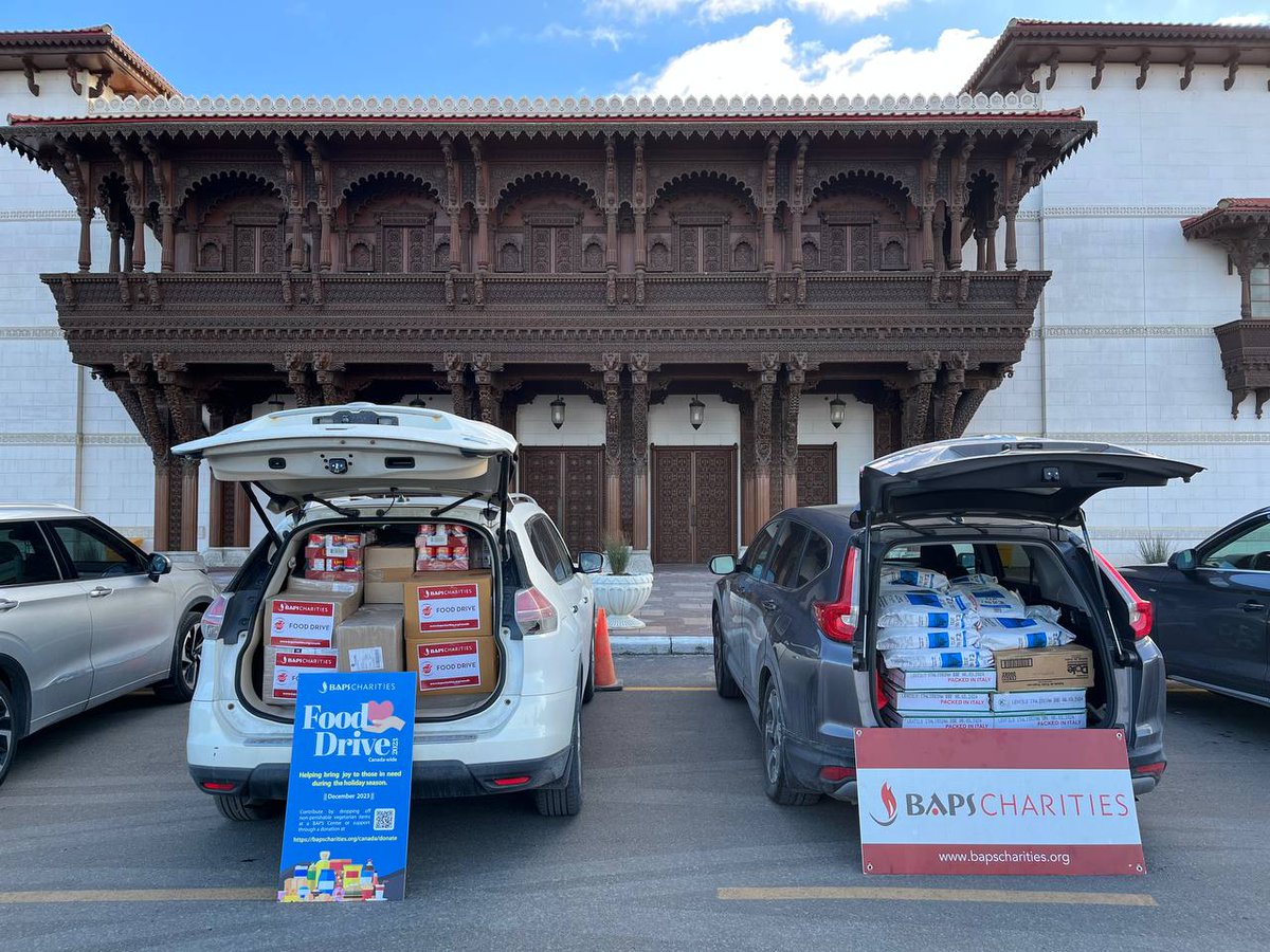 baps_toronto's tweet photo. In the spirit of giving and joy of others, @bapscharities organized Food Drives in 13 cities across Canada.
Here in Toronto, over 4000 pounds of non-perishable food items were donated to the @dailybreadto.

#BAPSCharities #Toronto #FoodDrive https://t.co/eeIofC0yDh