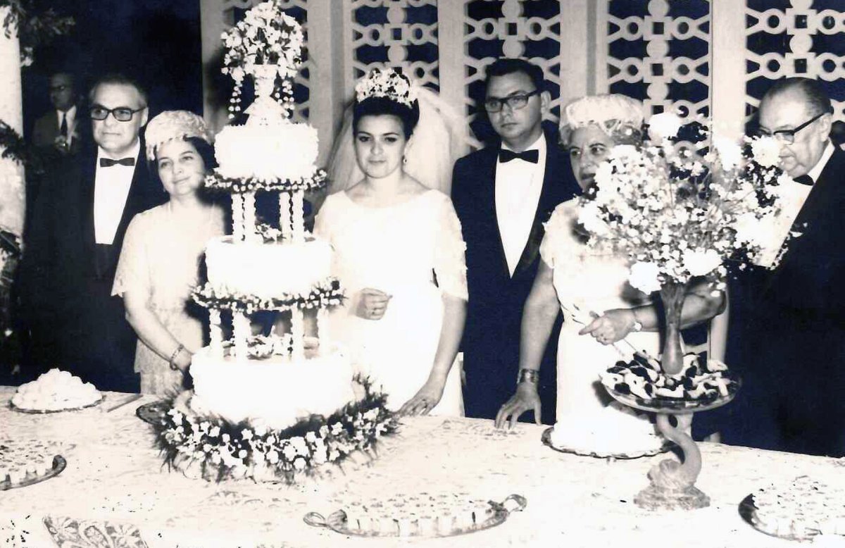 OBITUARIO | A la edad de 80 años, hoy se desligó de la vida doña Beatriz Eugenia Correa Mena, esposa de don Carlos Gómory Rivas, accionista de Galletas Dondé, e hija del abogado Víctor Manuel Correa Rachó, primer alcalde panista de #Mérida : bit.ly/3TY2ku2 #DondeEstésDY