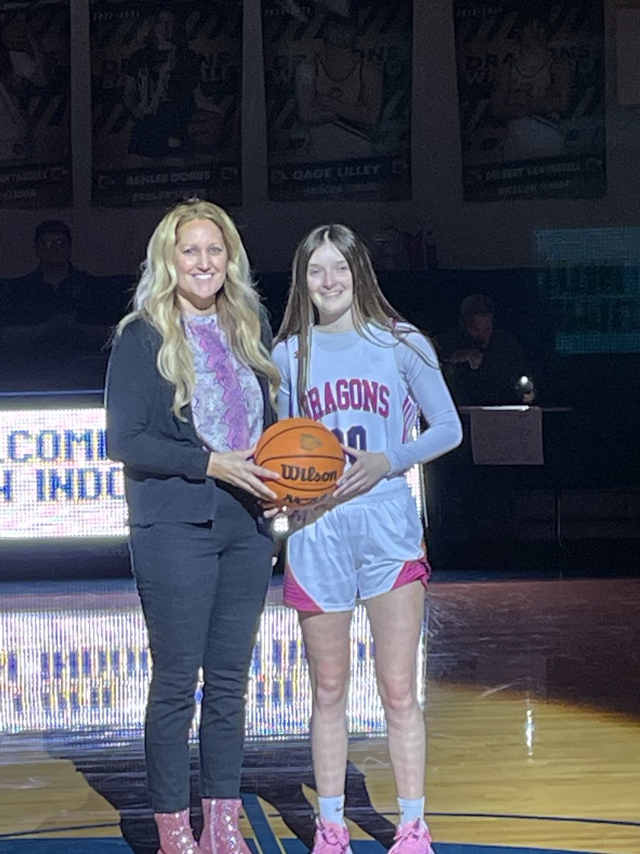SNolteWLUSID's tweet image. Congratulations to ⁦@chsladydragons⁩ Kenzie Clutter honored as the school’s all-time career assists leader with 409 and counting and single season record of 154.