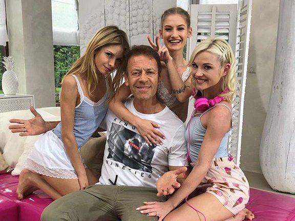 AliasMeister's tweet photo. Who are these lovely fairies? https://t.co/5AfXgCfTjW