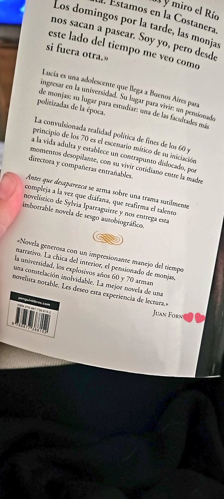 LujanAmarante's tweet photo. @SofRisitas Leyendo un libro y oh sorpresa. https://t.co/rPzMQn7Urq