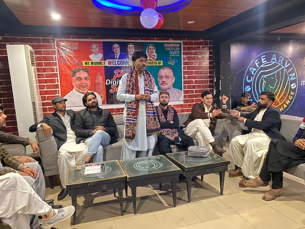 ZainDaudpota1's tweet photo. A PPP #DigitalMediaTeam meeting was held in Sukkur which was presided over by #SukkurDivision Head Zahid Ghanbhir and #District Head Mian Abdul Hafeez.🇱🇾
Active #Socialmedia activists will play their part in popularizing the party's vision and manifesto
#PPPDigitalMediaSukkur https://t.co/FjcRC1sTGe
