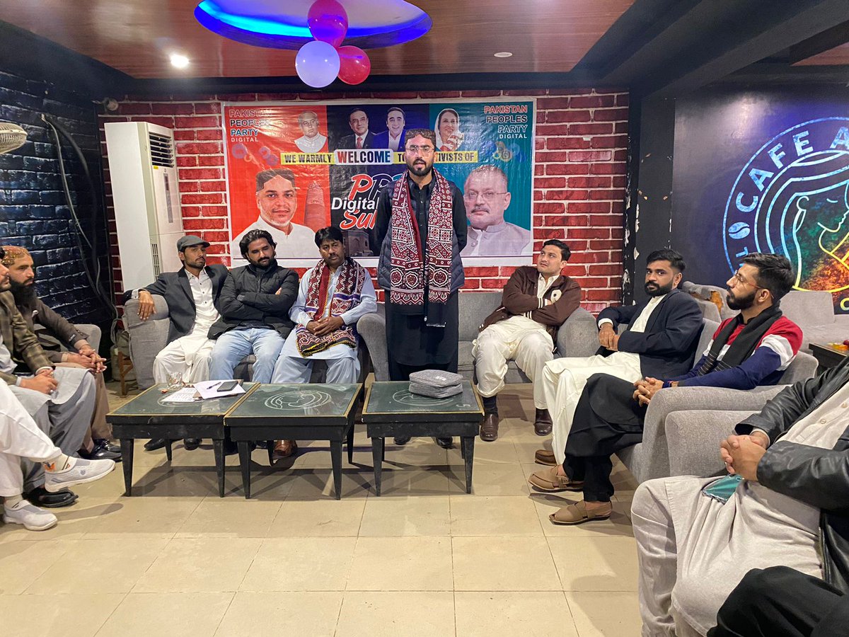 ZainDaudpota1's tweet photo. A PPP #DigitalMediaTeam meeting was held in Sukkur which was presided over by #SukkurDivision Head Zahid Ghanbhir and #District Head Mian Abdul Hafeez.🇱🇾
Active #Socialmedia activists will play their part in popularizing the party's vision and manifesto
#PPPDigitalMediaSukkur https://t.co/FjcRC1sTGe