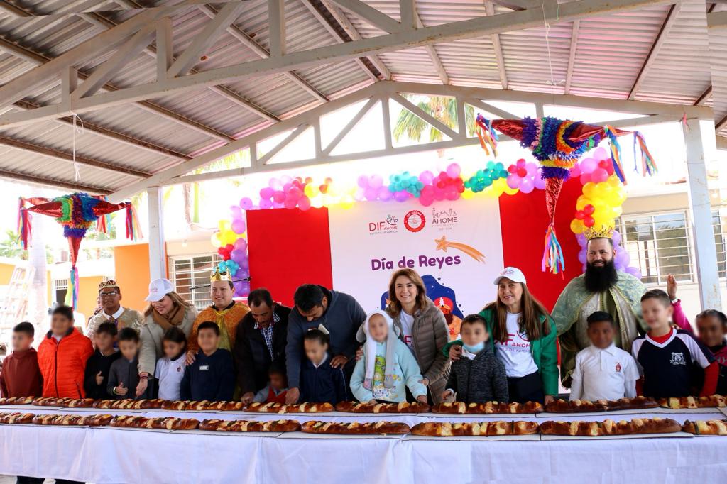 Los Mochis Sinaloa.- Con el objetivo de llevar alegría y diversión a la comunidad infantil de la primaria Jaime Nunó del ejido Rosendo G.

comunicanoticias.com.mx/los-reyes-mago…