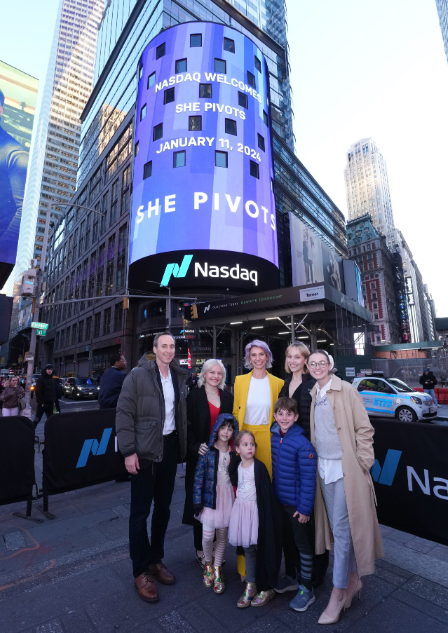 Joining us for the Closing Bell is @ShePivotsthepod, an award-winning podcast hosted by @EmTSuss. 🛎️✨ Celebrating the upcoming launch of its third season, the She Pivots podcast is centered around women, their stories, and how their pivot became their success. Thank you…