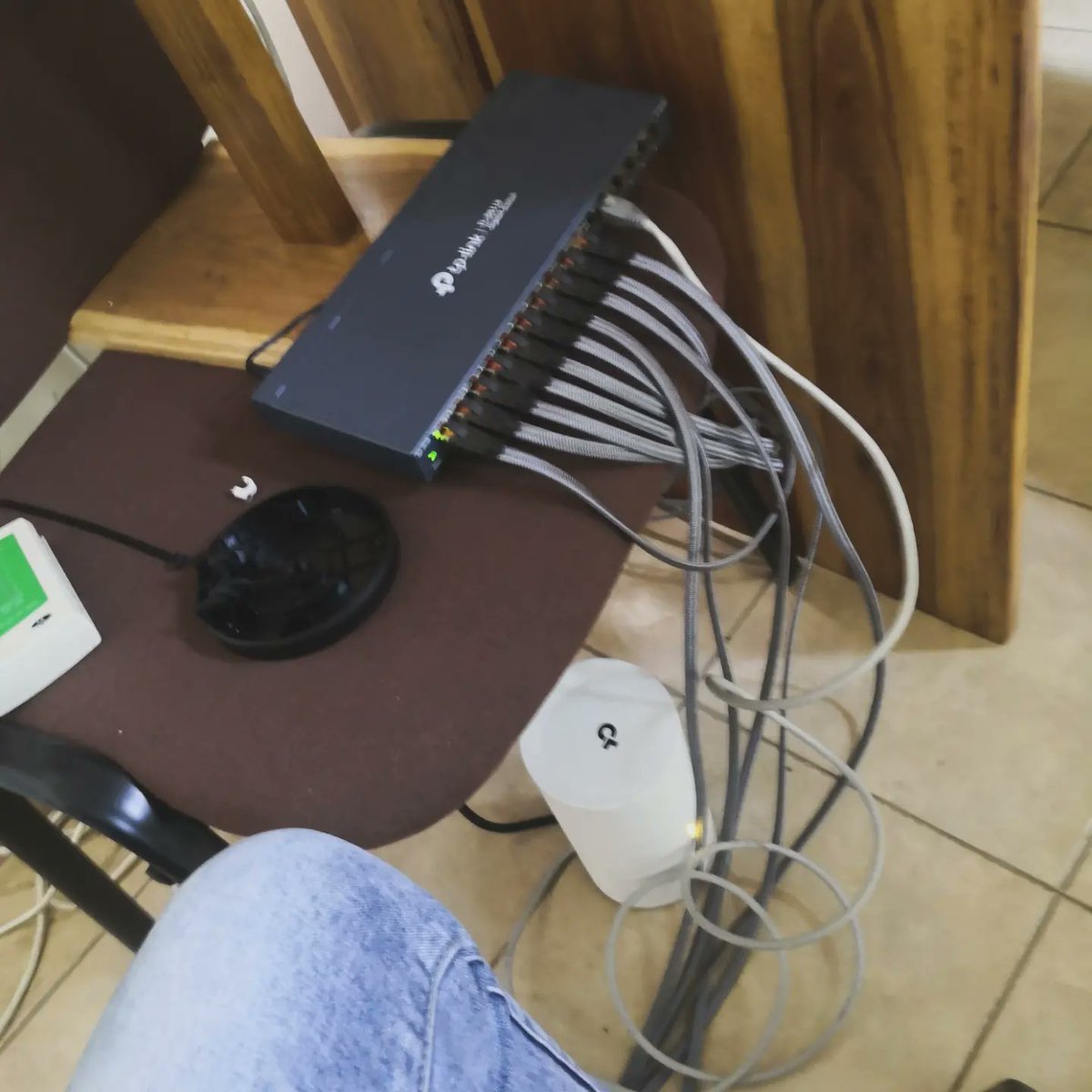 Marcy_Cyber's tweet photo. From the WIFIMAN on the ground wifi6 boosting with #tplinkdeco
#networking
#unifinetwork
#ubiquitinetworks
💻😊🦺💻 https://t.co/AeAGDQDv5Q