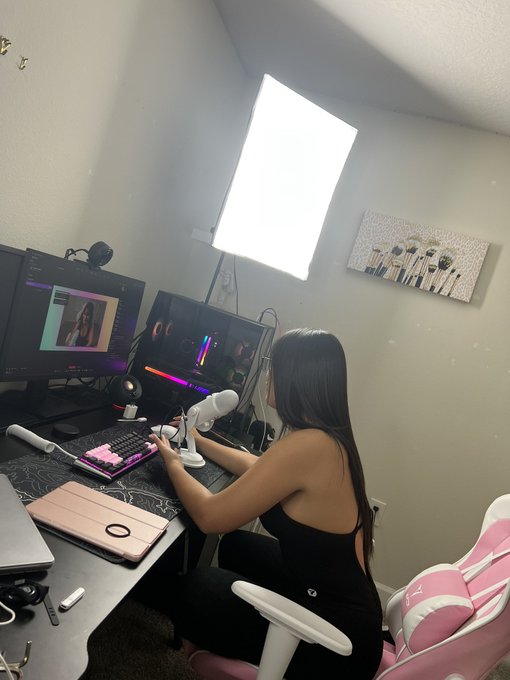 Chatting with you guys is so much fun ❤️ still on for a little more. Come talk to me 👋🏻 https://t.co/txuiMWLdpO<a href="/tag/mvsales"class="tags"><span>#mvsales</span></a>