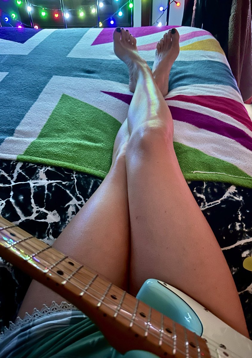 3violetMistyblu's tweet photo. Throwback to those halcyon warmer days of last week! 😂
Anyway, this is me shutting up my little guitar school of rock for tonight poppets
Hope you’re all tucked up and toasty in your beds like me!
Goodnight
Sweetest of dreams
Yay it’s almost Friday!!
💜💙💚💛🧡❤️
#fender #guutar https://t.co/gDDXYjy18x