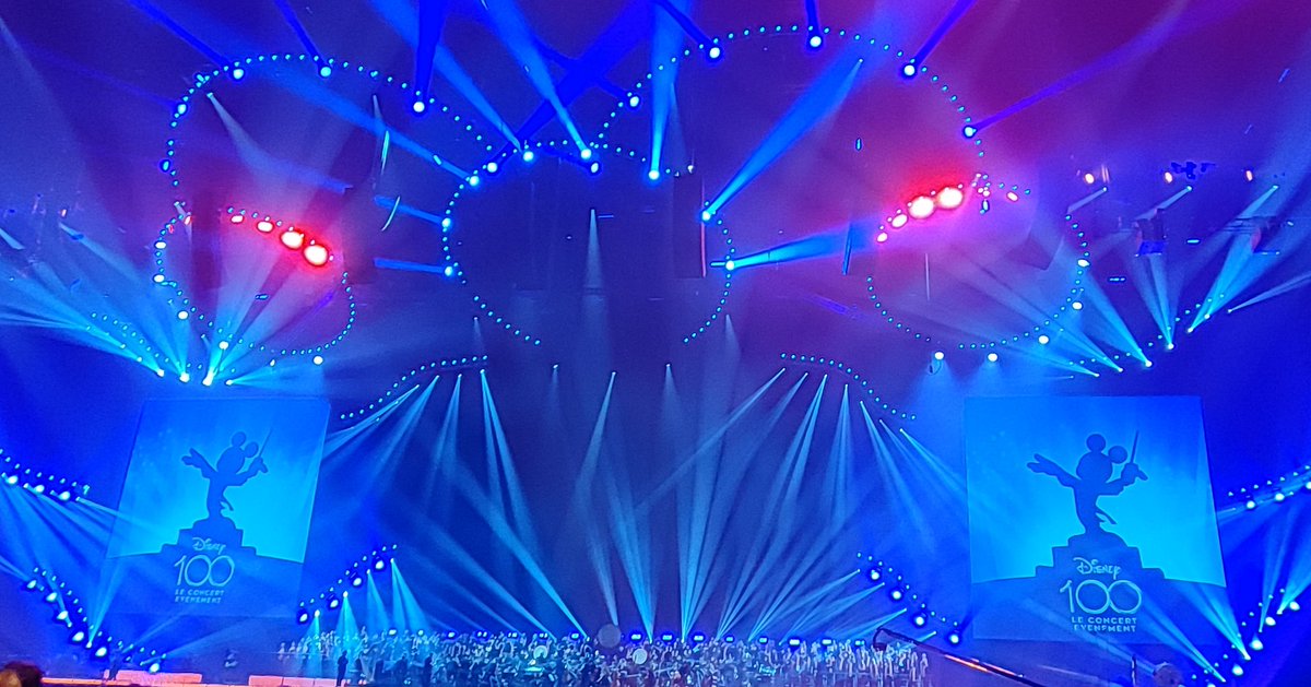 SamSam19904's tweet photo. Souvenirs ... 💙🩵🩷 @Disney #Disney100 le concert événement ✨ @ParisLaDefArena https://t.co/6VZfjyAtLB